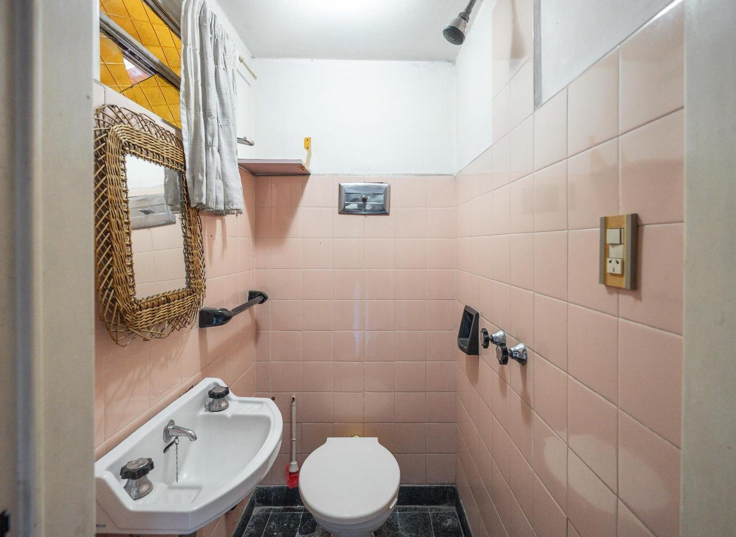 Casa 6 ambientes con jardin LOTE propio 2 plantas A RECICLAR OPORTUNIDAD