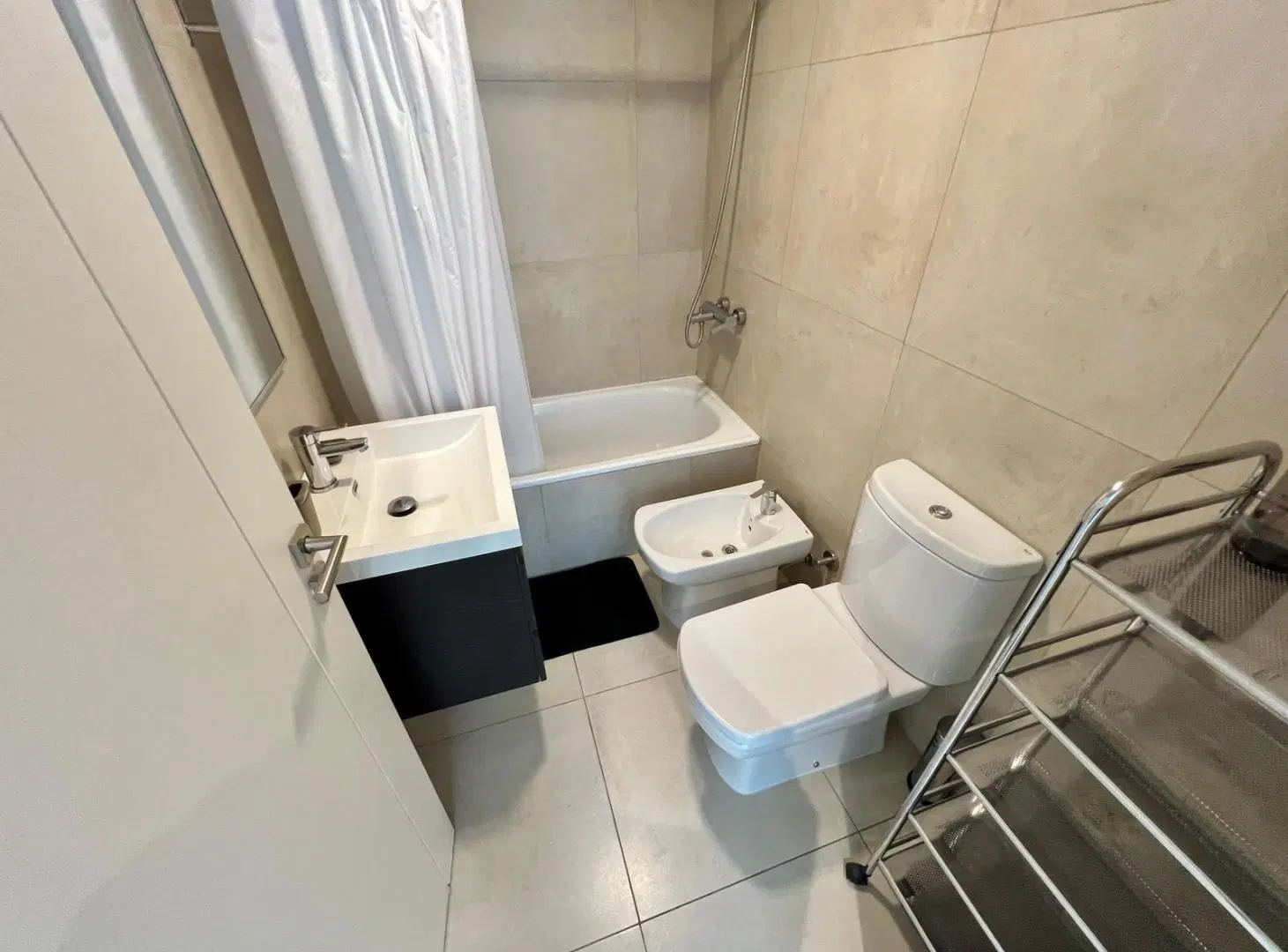 Hermoso departamento Amoblado con Cochera en Puerto Madero. 1