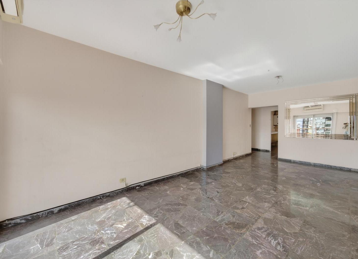 Foto de Departamento 4 ambientes CON COCHERA Piso alto al frente. Balcon. Venta, imagen 5