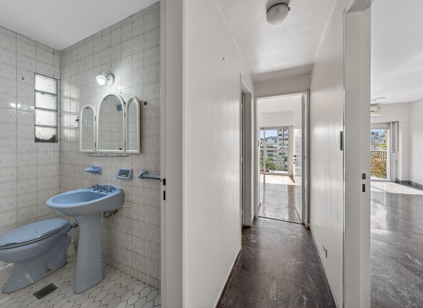 Departamento 4 ambientes CON COCHERA Piso alto al frente. Balcon. Venta