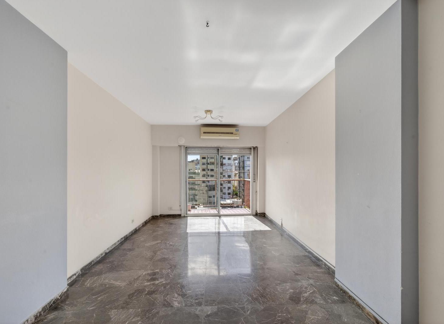 Departamento 4 ambientes CON COCHERA Piso alto al frente. Balcon. Venta