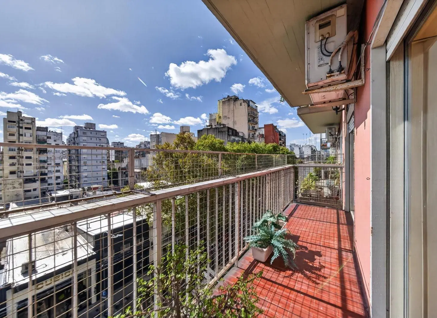 Departamento 4 ambientes CON COCHERA Piso alto al frente. Balcon. Venta 2