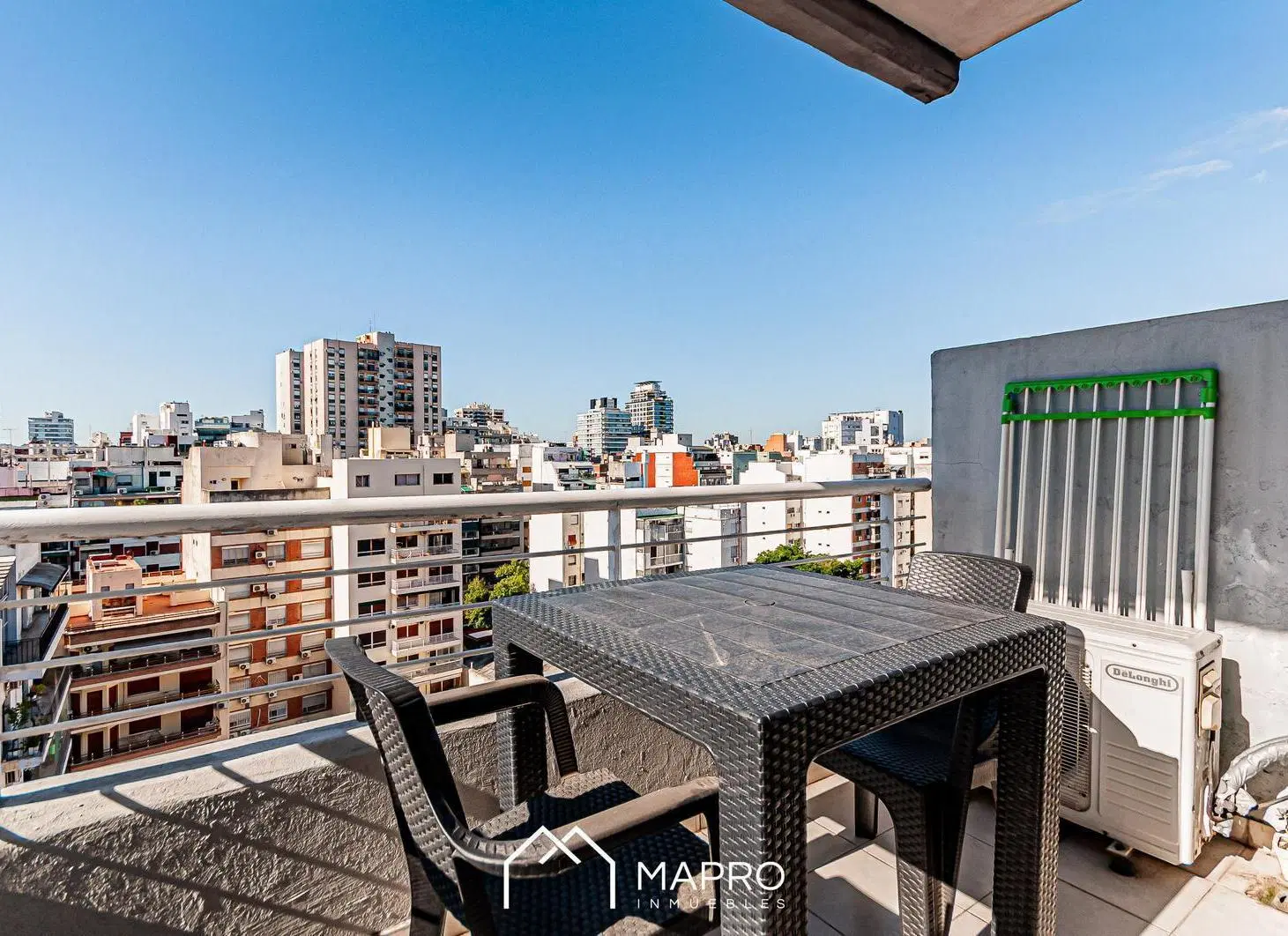 Comodo monoambiente con amenities en piso alto - Caballito Sur 1