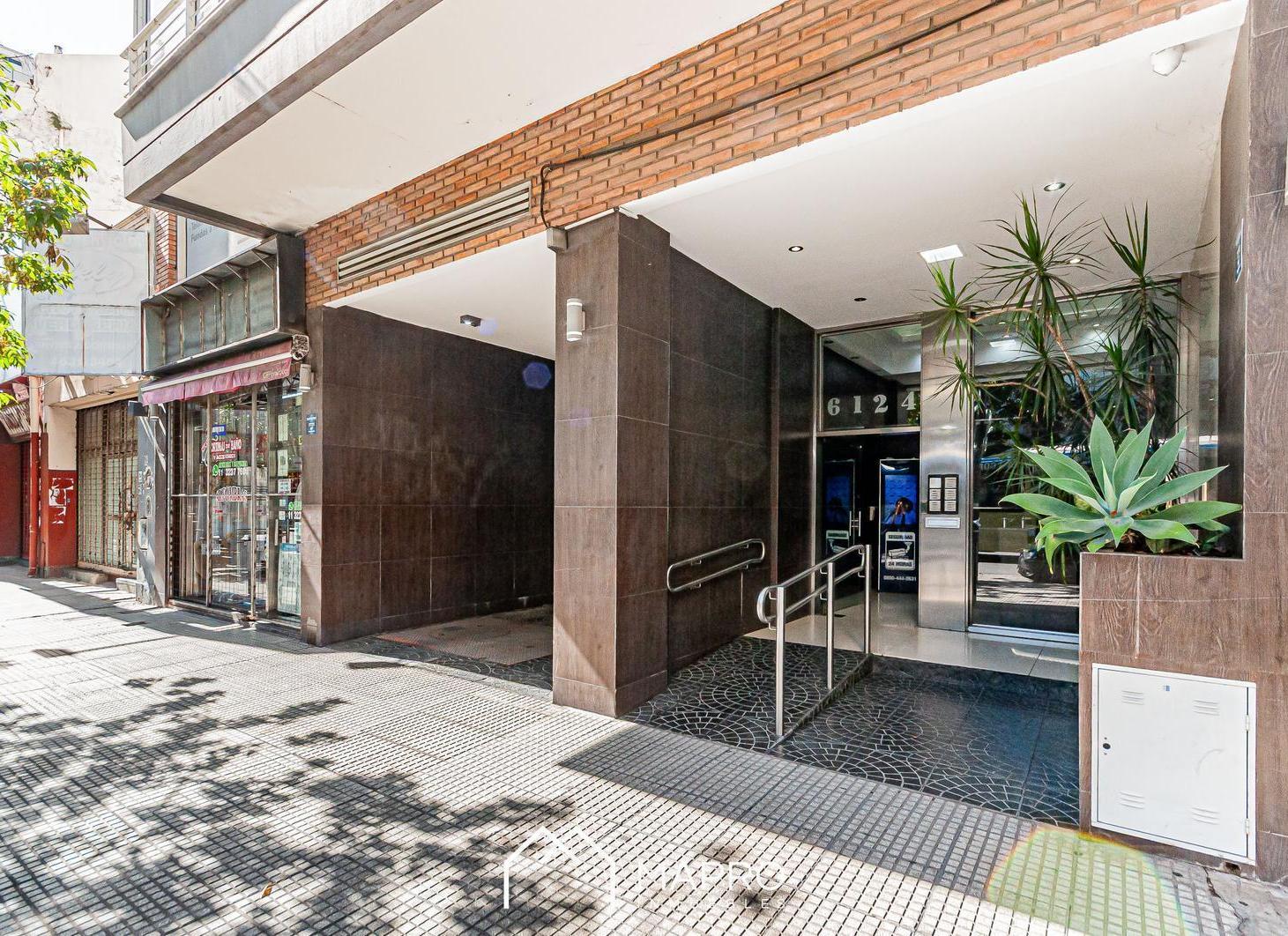 Comodo monoambiente con amenities en piso alto - Caballito Sur