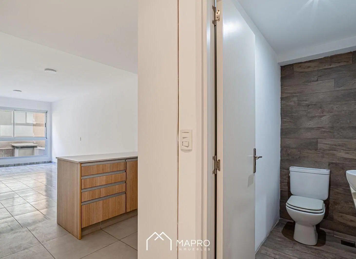 EXCELENTE 2 AMBIENTES, DORMITORIO EN SUITE, TOILETTE 2