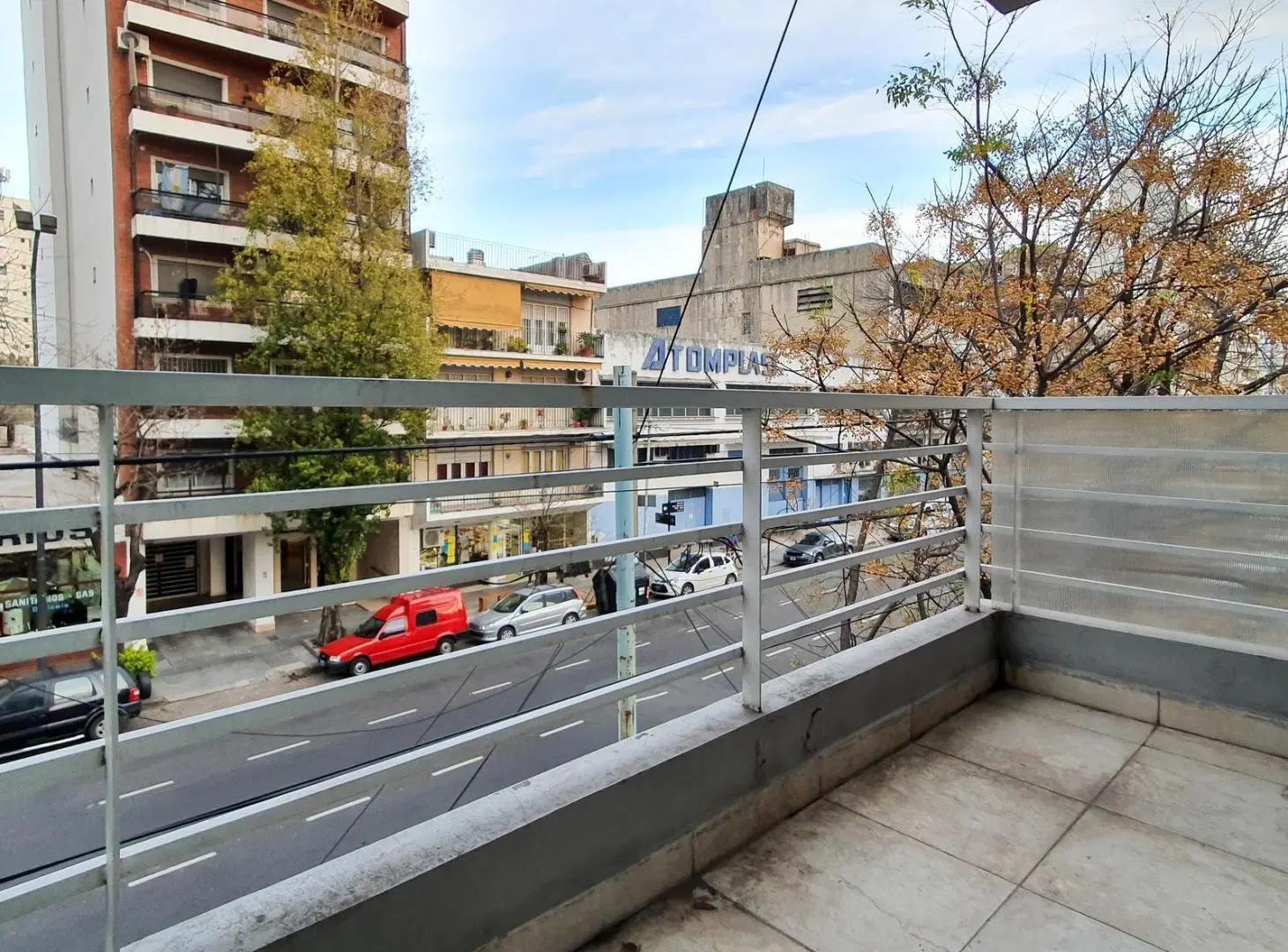 Monoambiente con Balcon al frente en Alquiler 4
