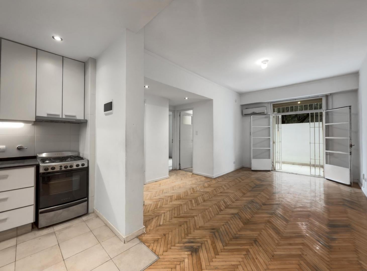 Foto de Departamento de 128 m2 con 4 ambientes con 2 patios en Planta baja, imagen 2