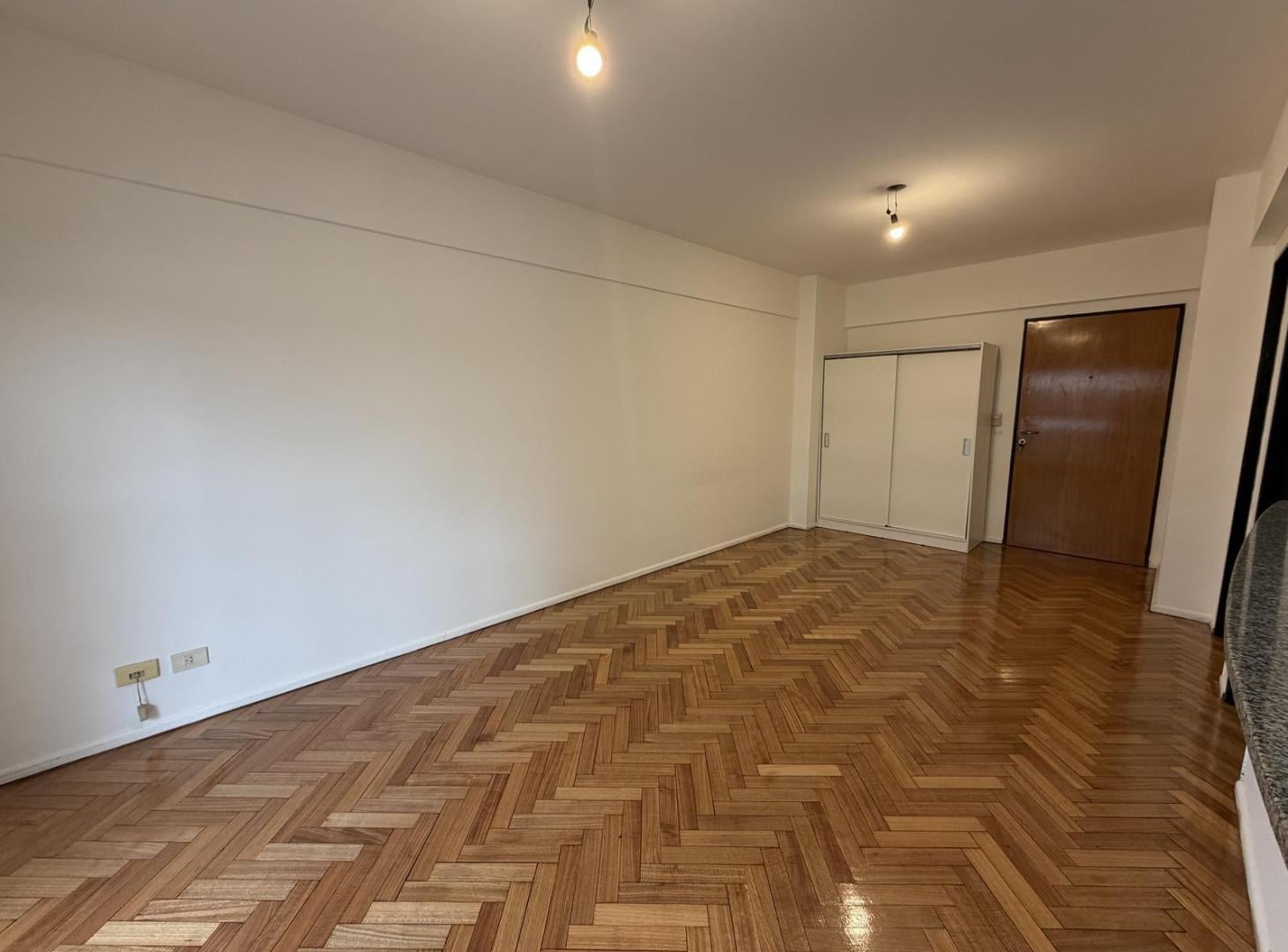Foto de Departamento con gran vista, seguridad, balcón y jardín de uso común en, imagen 3