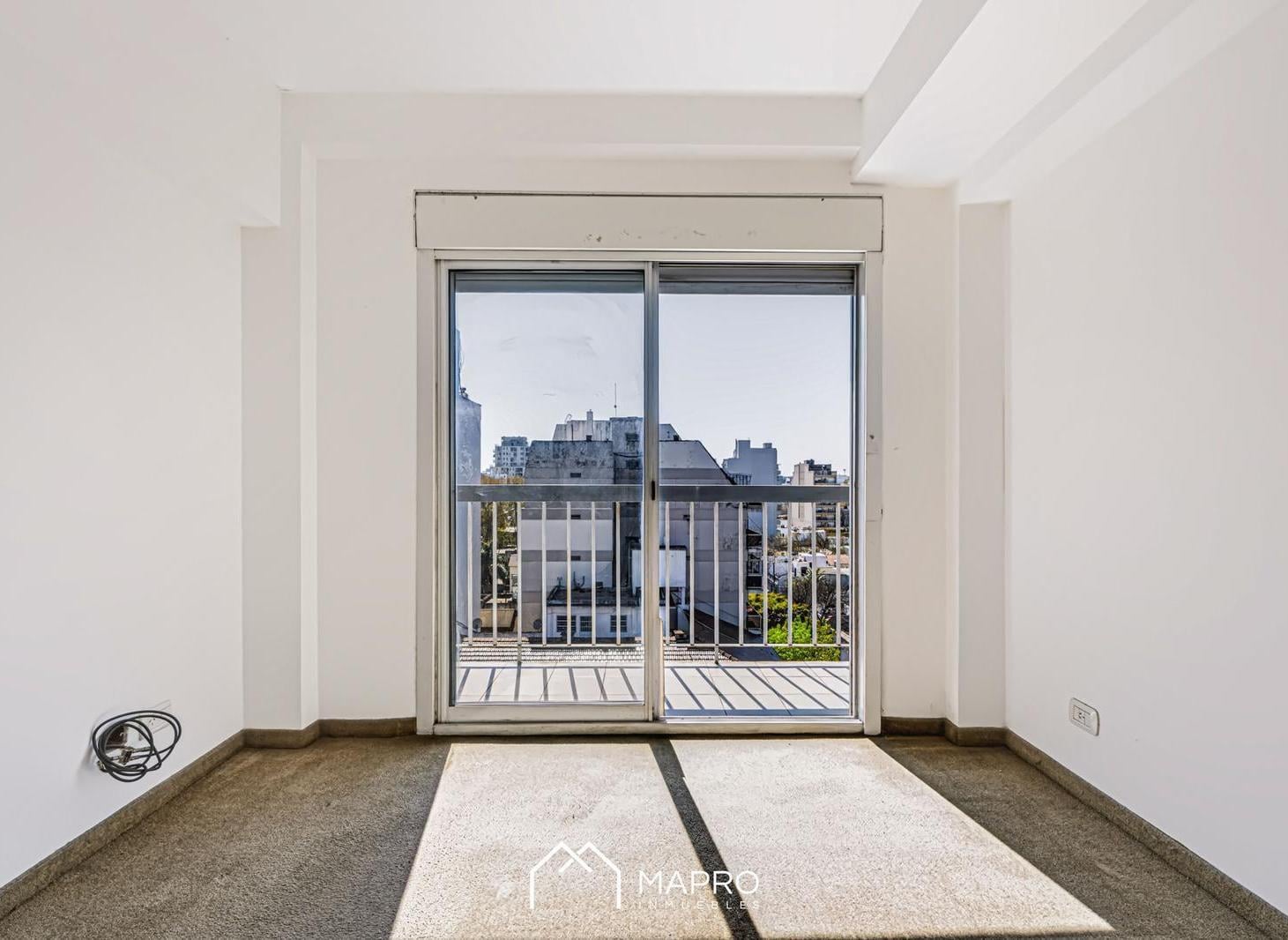 Foto de Luminoso 2 ambientes en piso alto en venta - Floresta, imagen 2