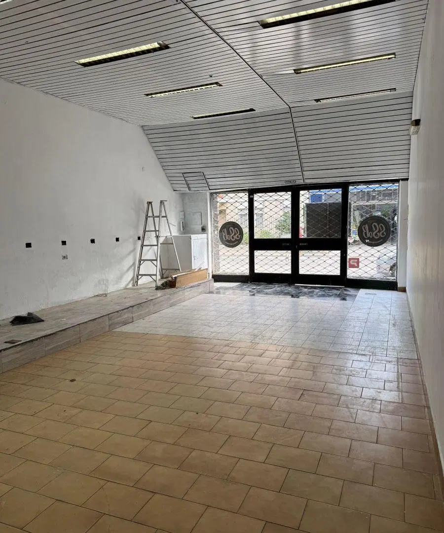 Estratégico Local Comercial - Alquiler en Adrogué. 4