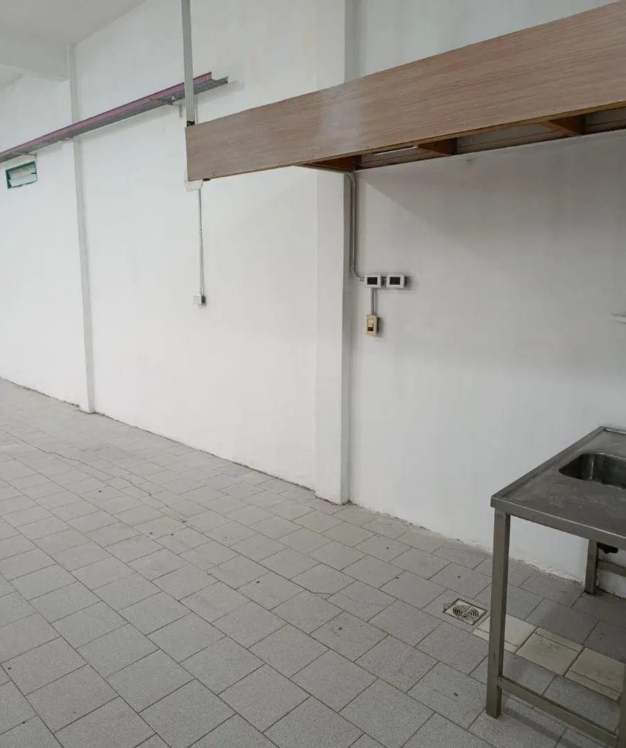 Depósito/ Local Comercial en Alquiler - Monte Grande. Oportunidad! 3