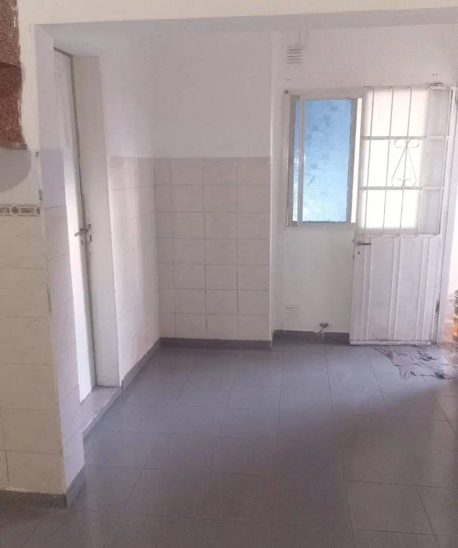 Casa 3 Ambientes en Alquiler - Luis Guillón. 2