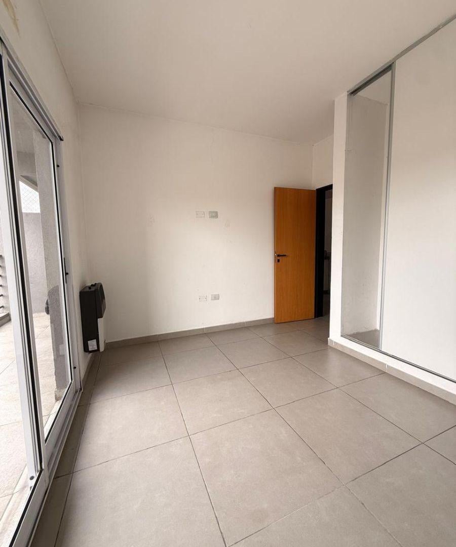 Foto de Luminoso Depto. 2 Ambientes en Venta/ Alquiler - Luis Guillón., imagen 3
