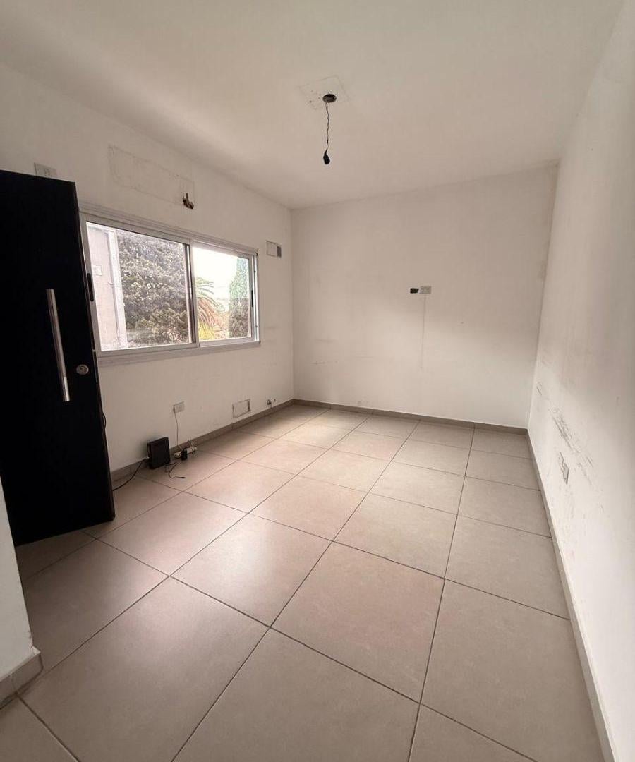 Foto de Luminoso Depto. 2 Ambientes en Venta/ Alquiler - Luis Guillón., imagen 2
