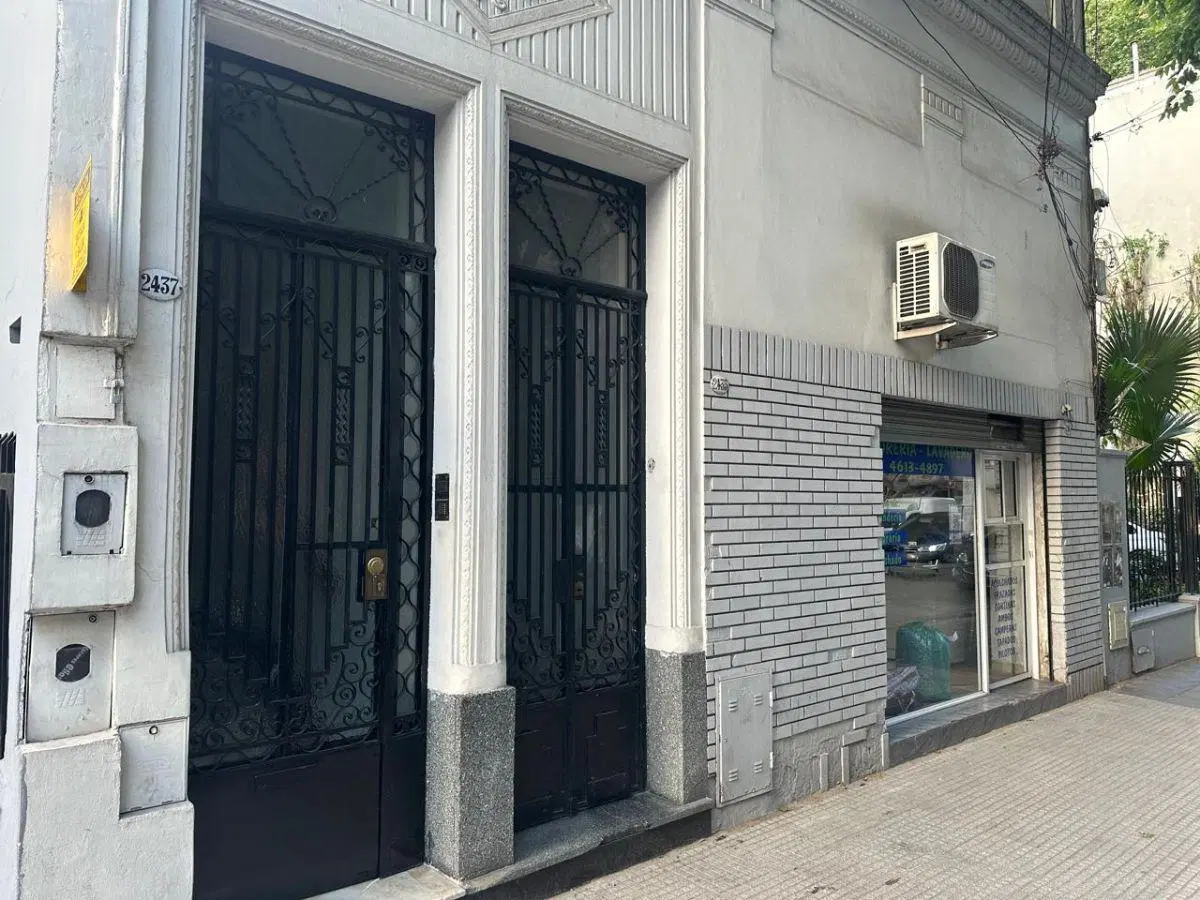 Flores - Juan Bautista Alberdi 2400 2