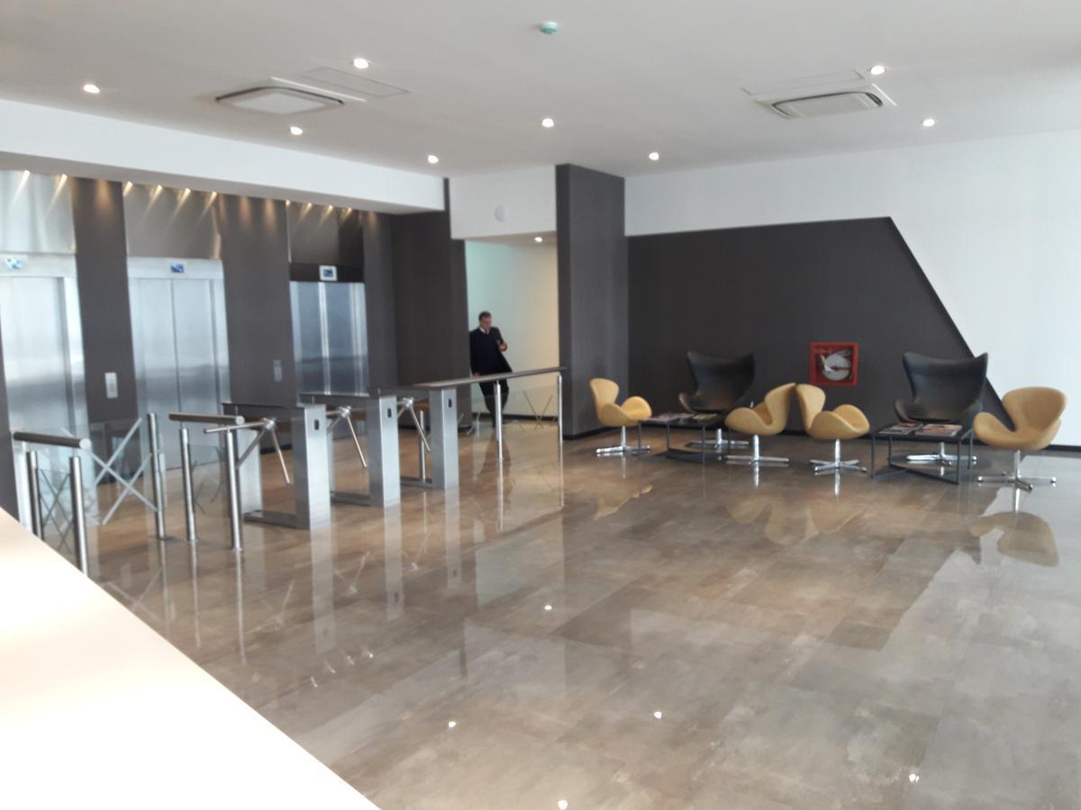 Av Luis Candido Carballo Al 100 - Venta Oficina con Cochera en Rosario 4