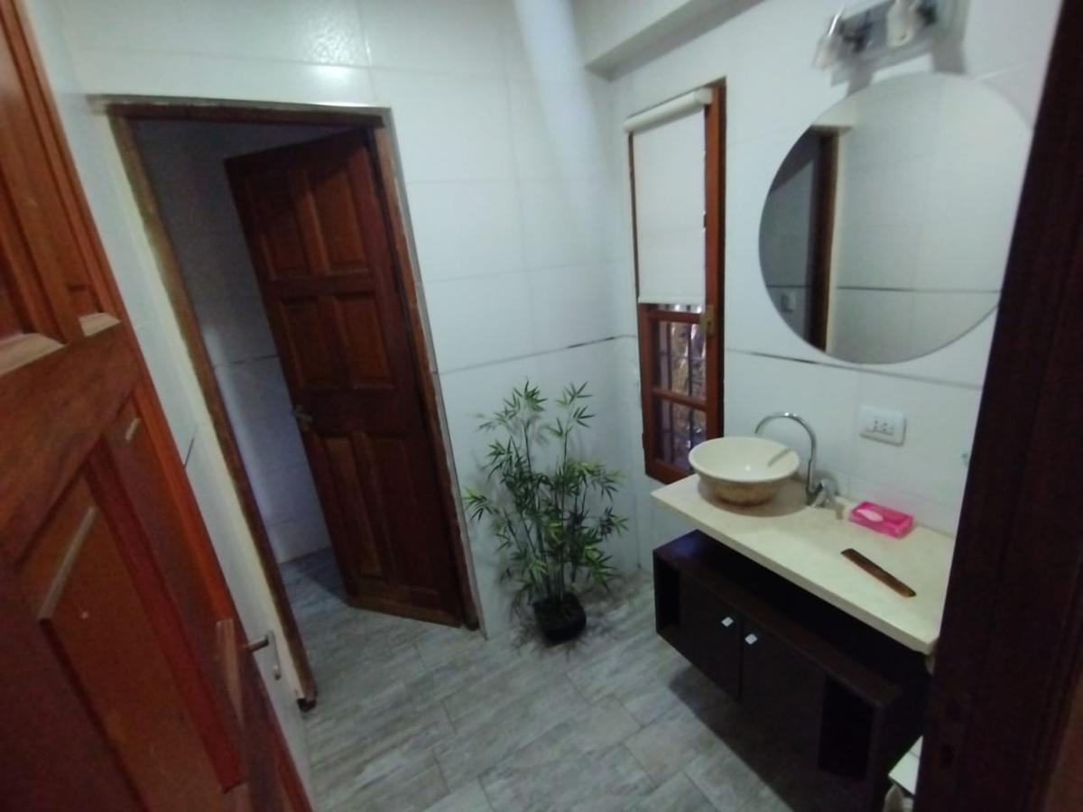 Ambrosetti Al 200 Bis - Venta de Casa 2 Dorm. 2 Cocheras Patio en Fisherton 2