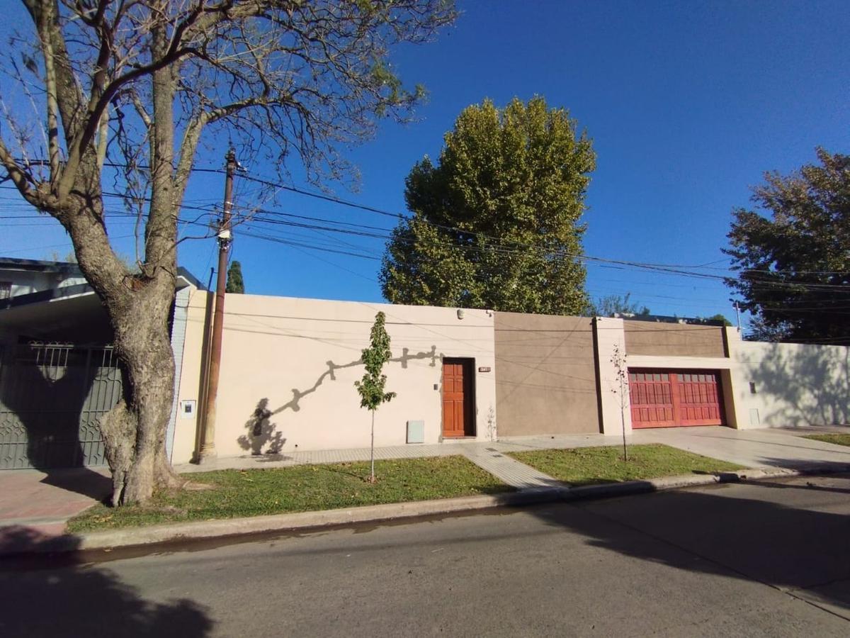 Ambrosetti Al 200 Bis - Venta de Casa 2 Dorm. 2 Cocheras Patio en Fisherton 4