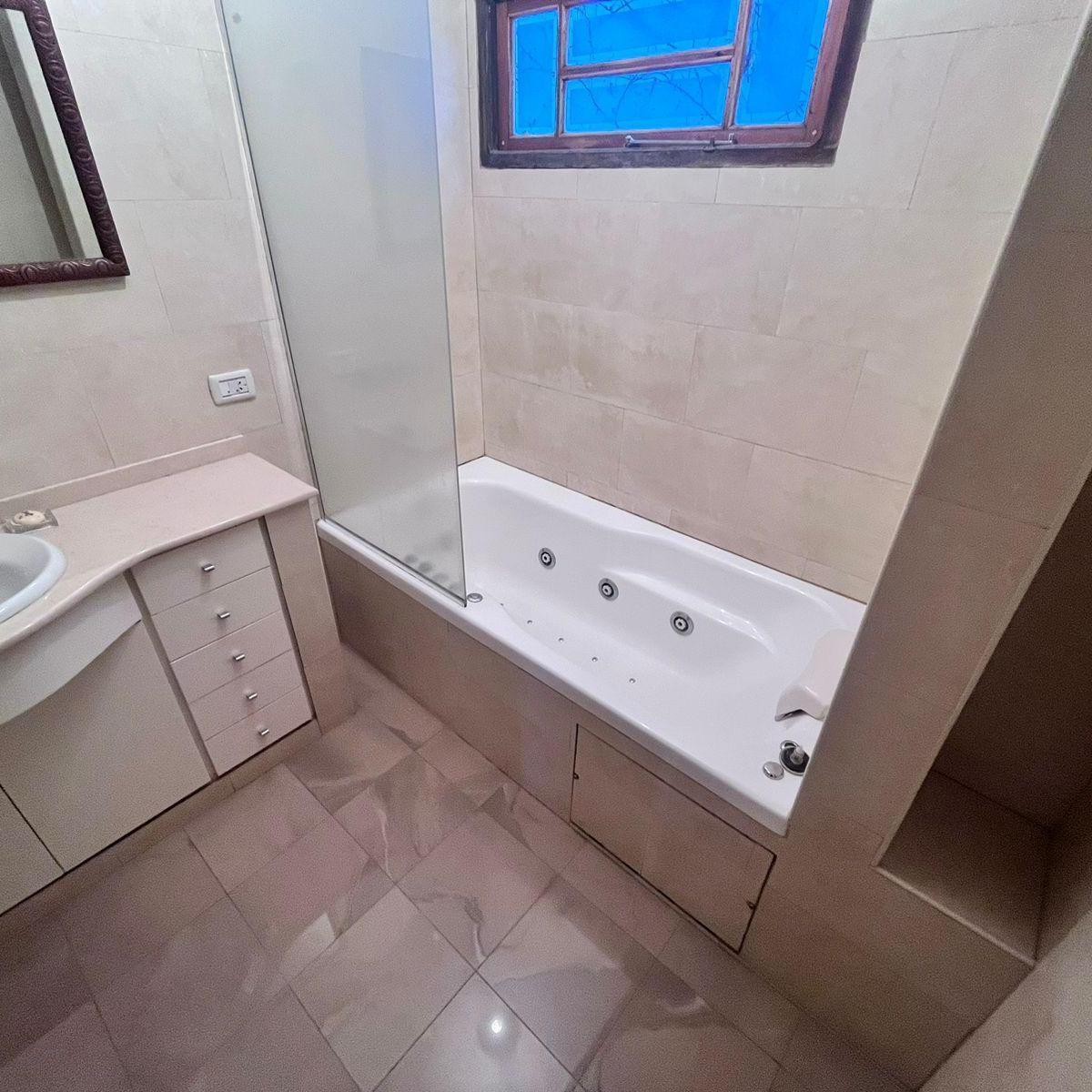 Chacabuco Al 1800 - Venta Oficina de 5 Ambientes Privados en Rosario 1