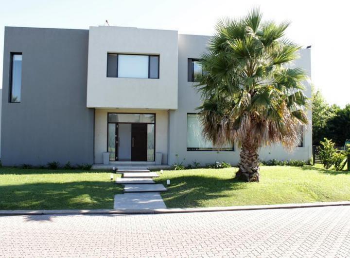 AV FUERZA AEREA 4200 MIRAFLORES - VENTA CASA 3 DORMITORIOS   PISCINA   PARQUE EN FUNES 2
