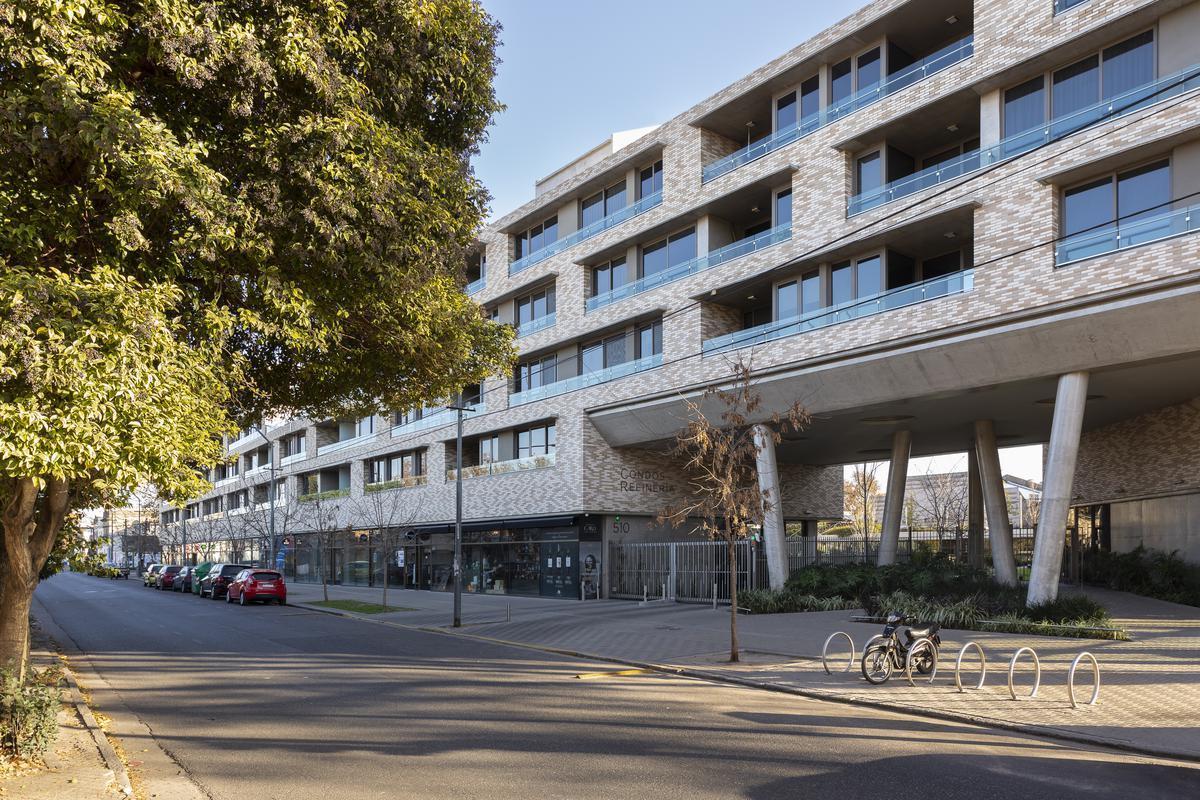 VELEZ SARSFIELD AL 500 - VENTA DE LOCAL EN CONDOS REFINERIA
