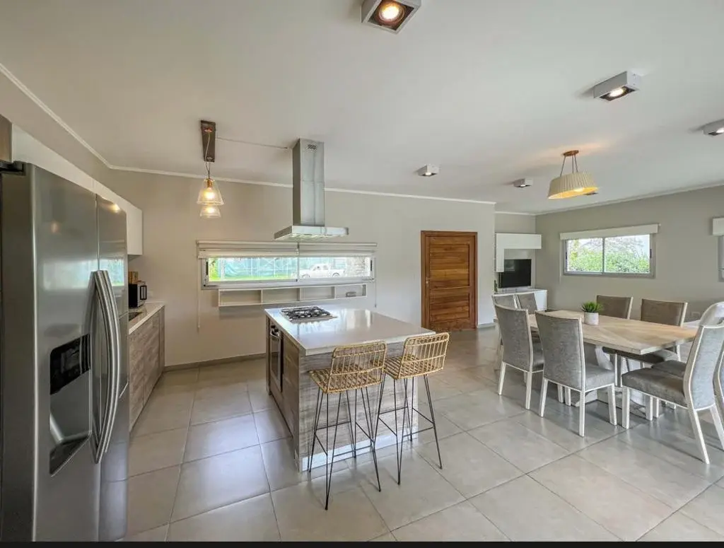 KENTUCKY VENTA DE CASA 4 DORMITORIOS EN FUNES - ROSARIO 3