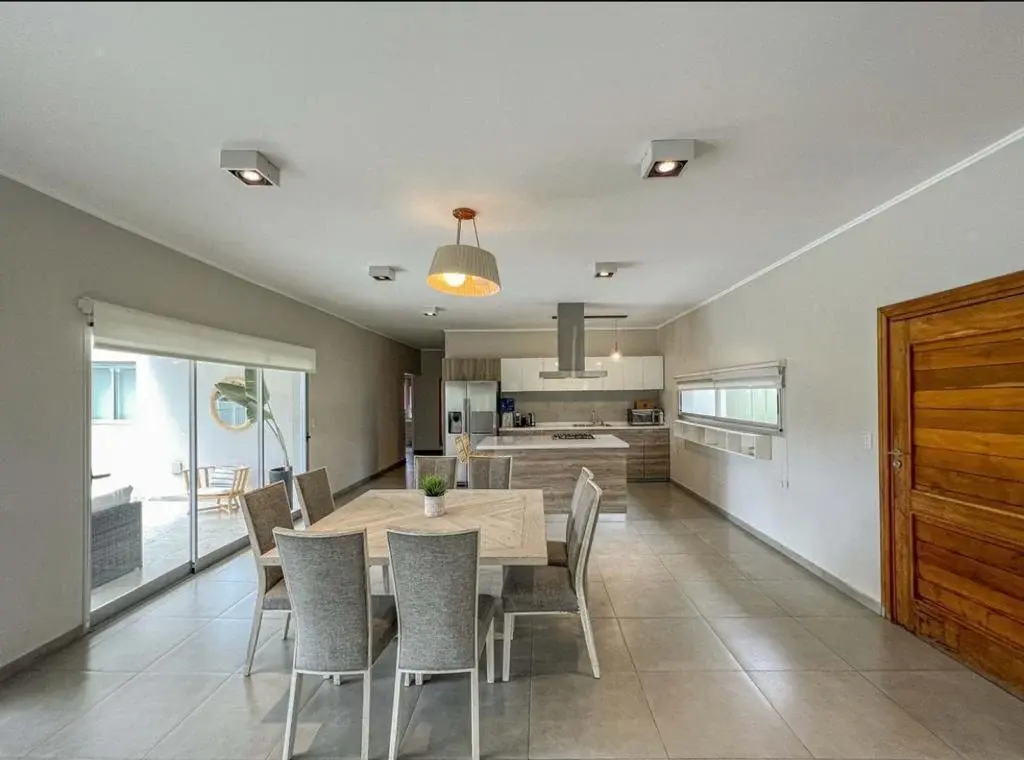 KENTUCKY VENTA DE CASA 4 DORMITORIOS EN FUNES - ROSARIO 2
