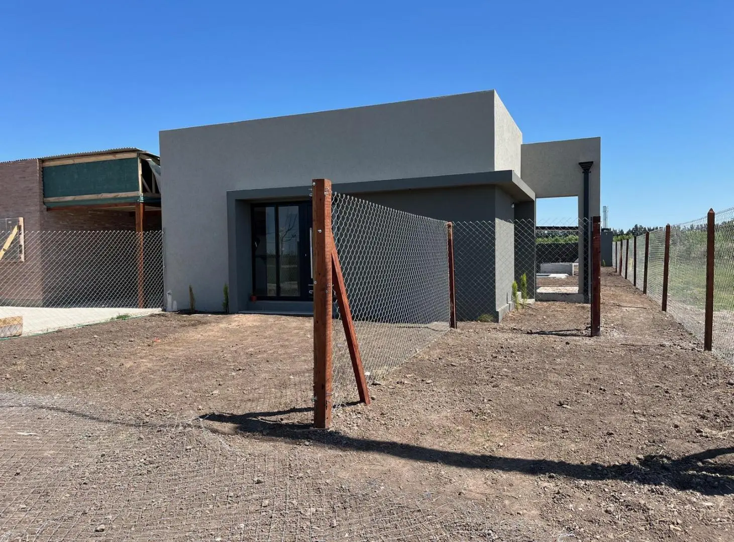 VENTA DE CASA 1 DORMITORIO EN PIÑERO BARRIO LA TOSCANA 4