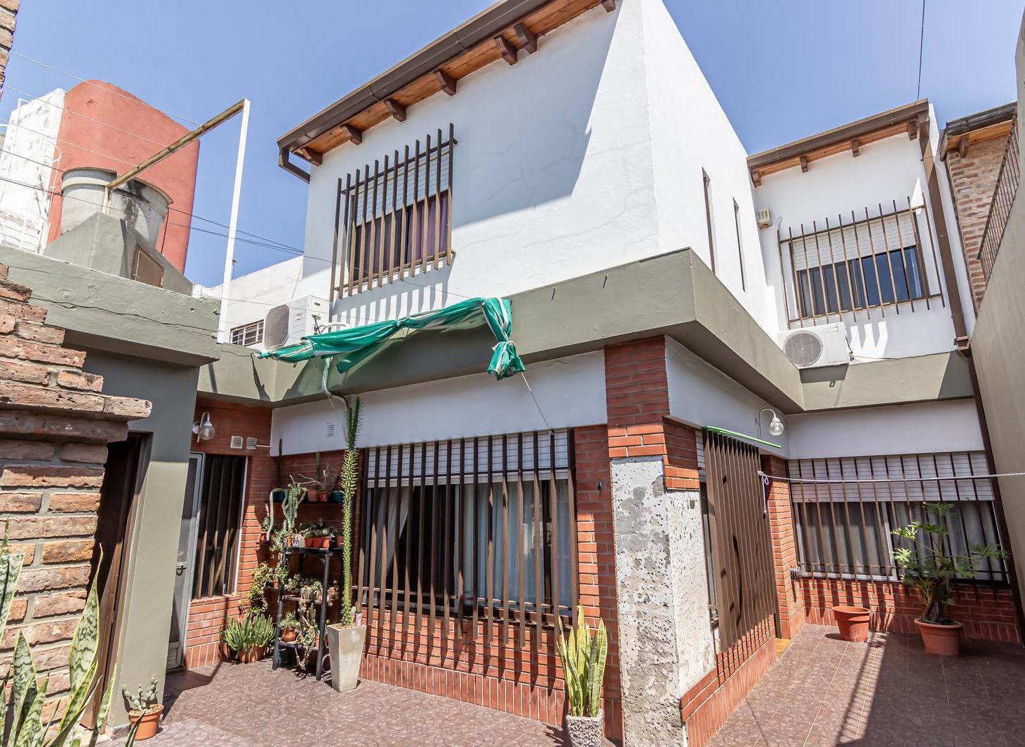 MENDOZA AL 5300 - VENTA DE CASA 5 DORMITORIOS EN BARRIO AZCUENAGA - ROSARIO
