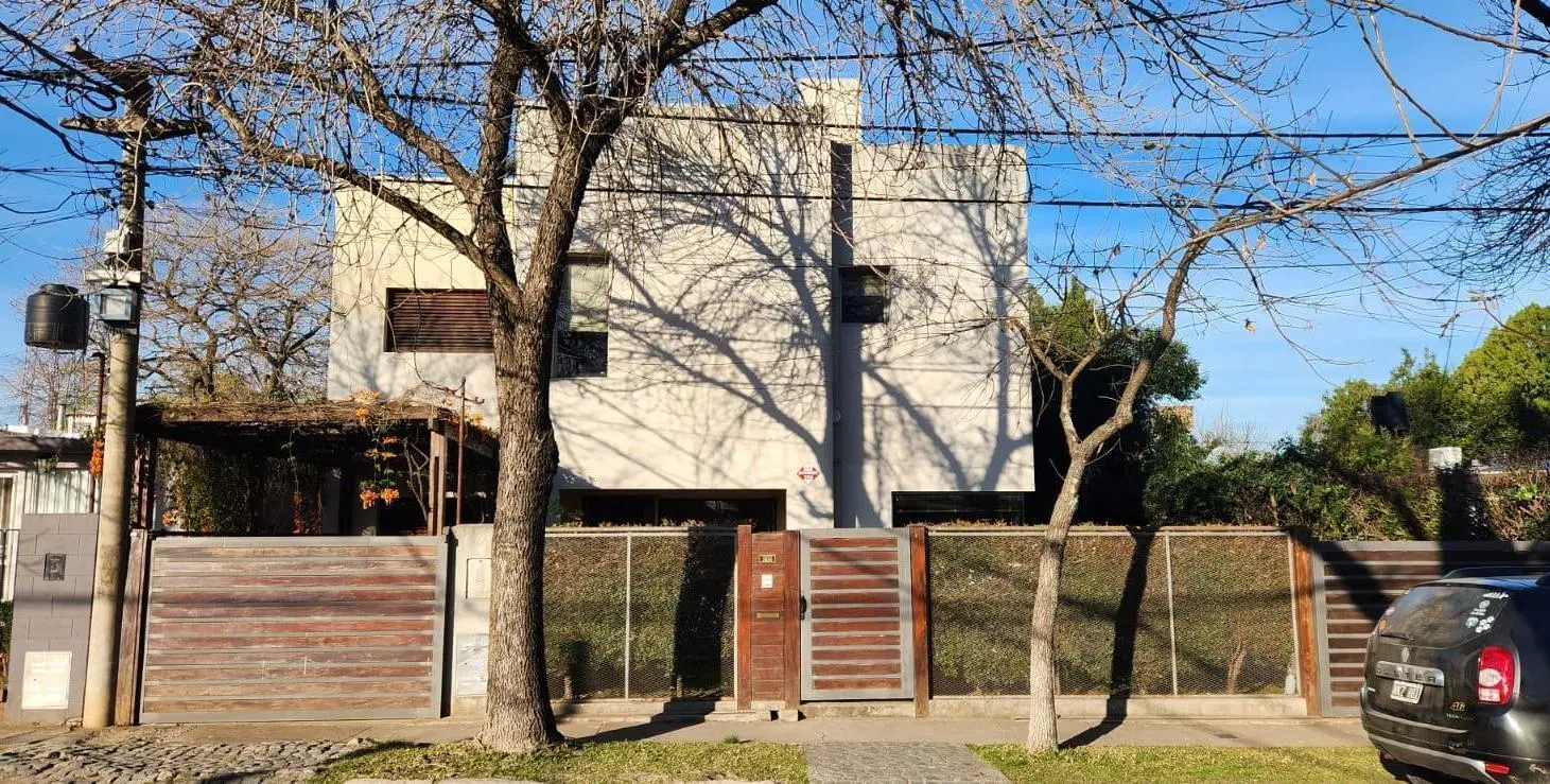 VENTA DE CASA 4 DORMITORIOS EN PARQUE FIELD - ROSARIO 3