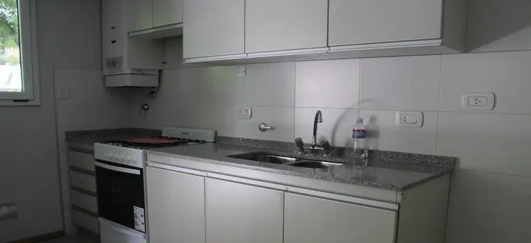 BROWN AL 1700 ALQUILER DEPARTAMENTO 1 DORMITORIO CON COCHERA EN ROSARIO BARRIO PICHINCHA 4