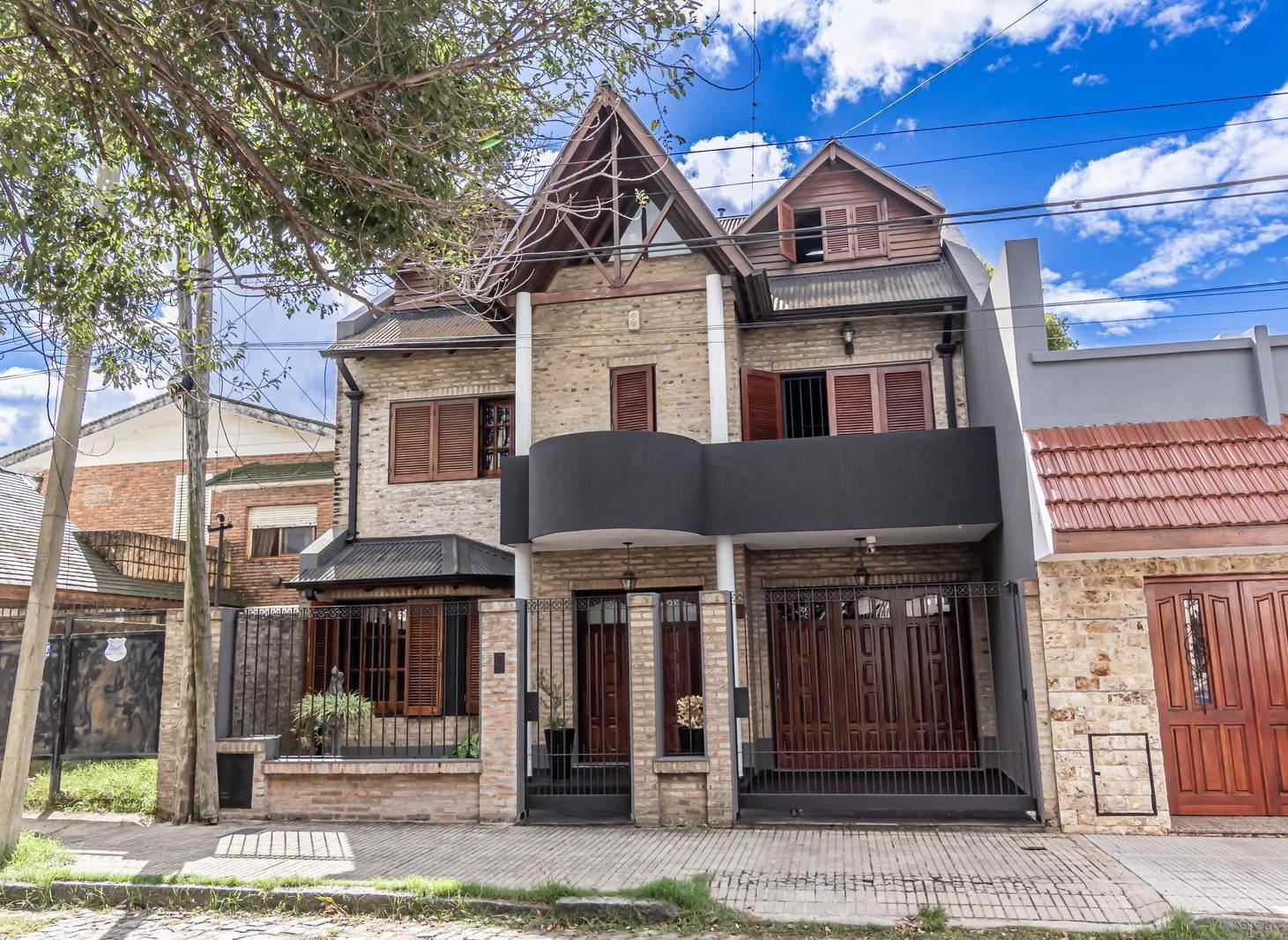 Venta Casa de 4 Dormitorios con Pileta en Rosario Zona Sur - H DE L AQUINTANA 80 BIS