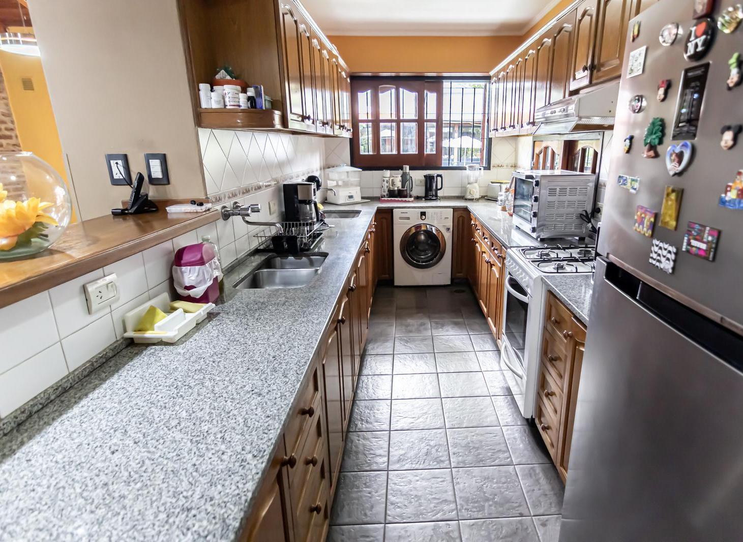 Foto de Venta Casa de 4 Dormitorios con Pileta y Quincho en Rosario Zona Sur, imagen 3