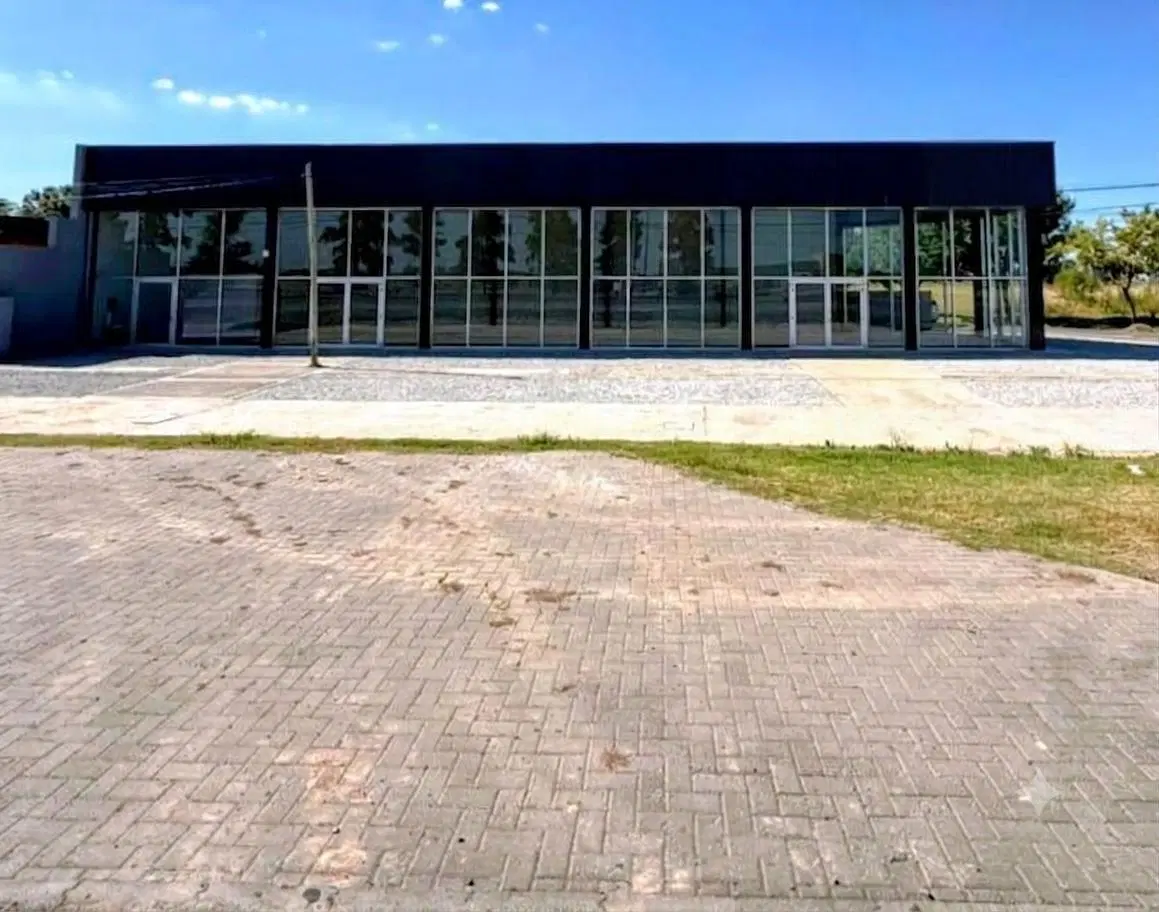 AV ARTURO ILLIA AL 1500 ALQUILER LOCAL COMERCIAL SOBLE ALTURA EN FUNES 3
