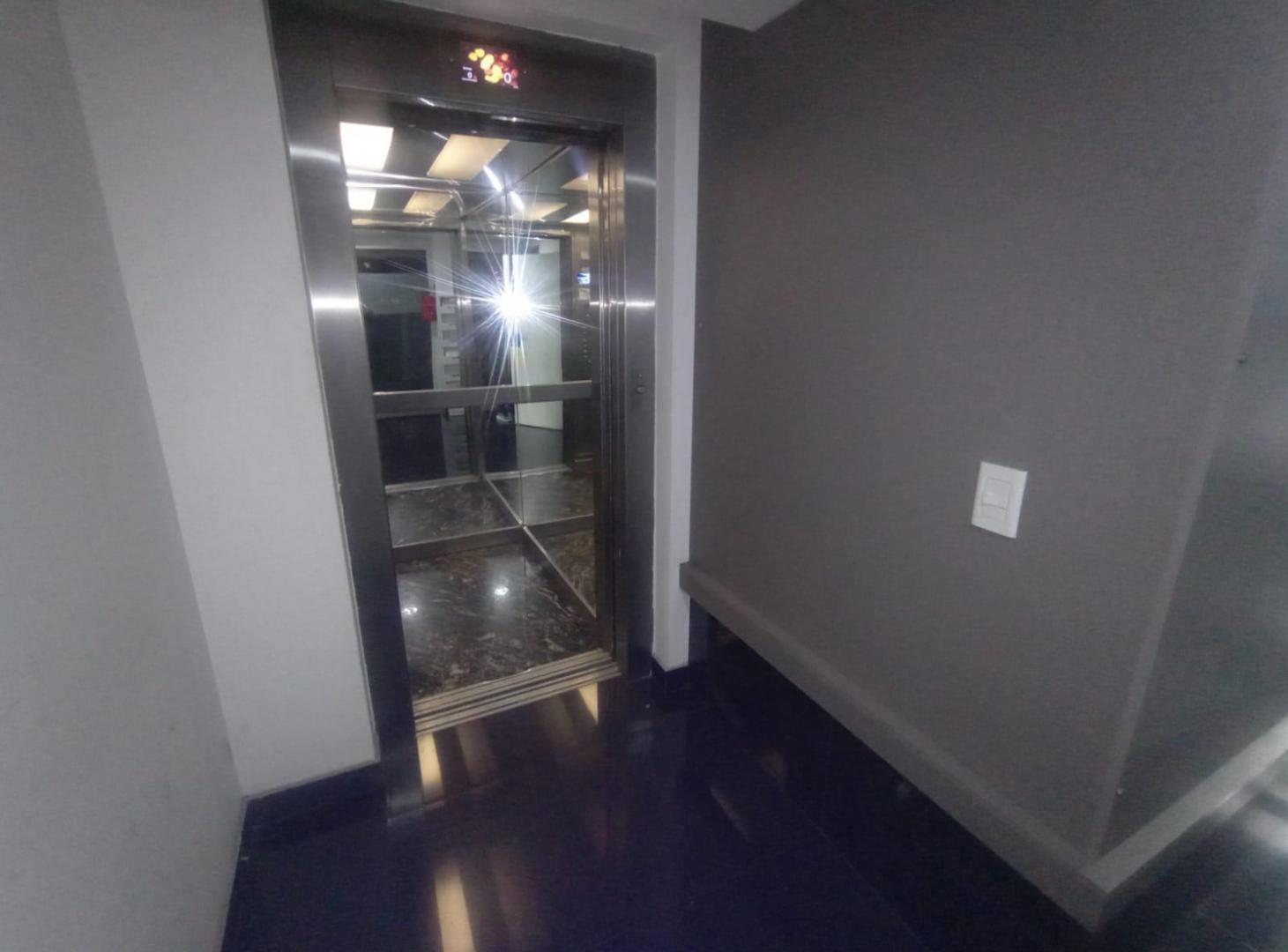 Foto de MORENO AL 1300 - VENTA DEPARTAMENTO MONOAMBIENTE EN ROSARIO, imagen 1