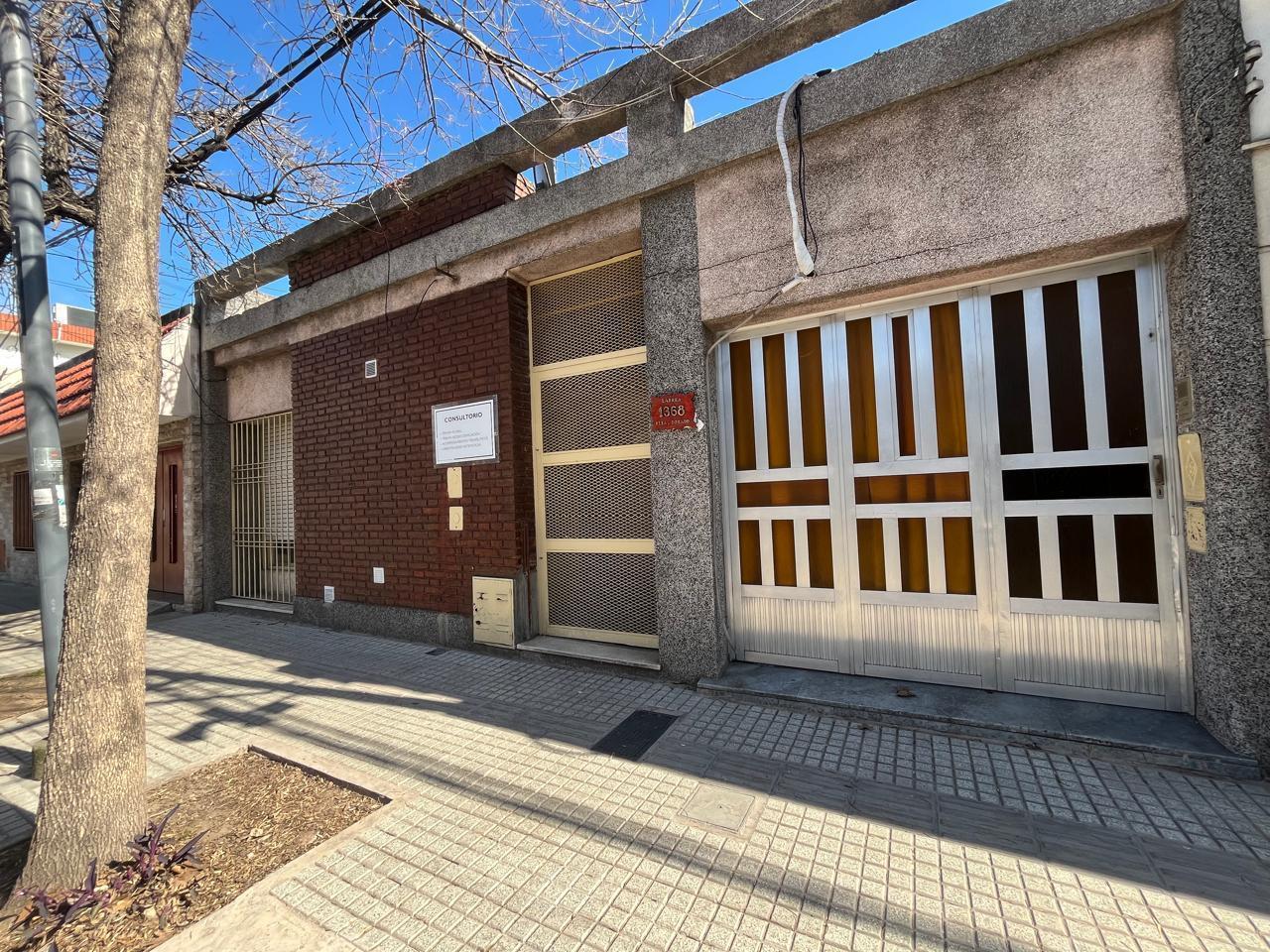 Foto de LARREA AL 1300 CASA EN VENTA 2 DORMITORIOS BARRIO AZCUENAGA ROSARIO, imagen 2
