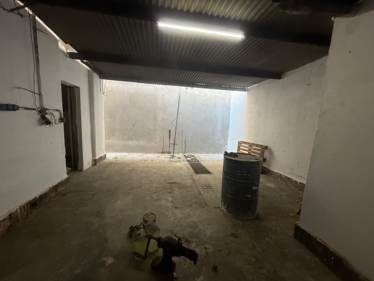 Foto de FERNANDO EL CATOLICO AL 4100 DEPOSITO EN VENTA EN ECHESORTU - ROSARIO, imagen 1