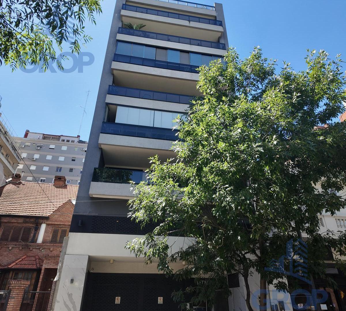 Departamento 2 ambientes, baño en suite, toil, cochera fija cub.,contrafrente abierto, antig. 5 años