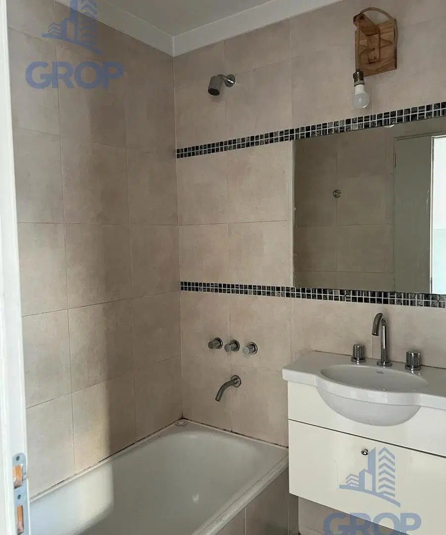 Venta Departamento 2 ambientes contrafrente piso 3 y 4. quincho, terraza, parrilla, cochera. Coghlan 2