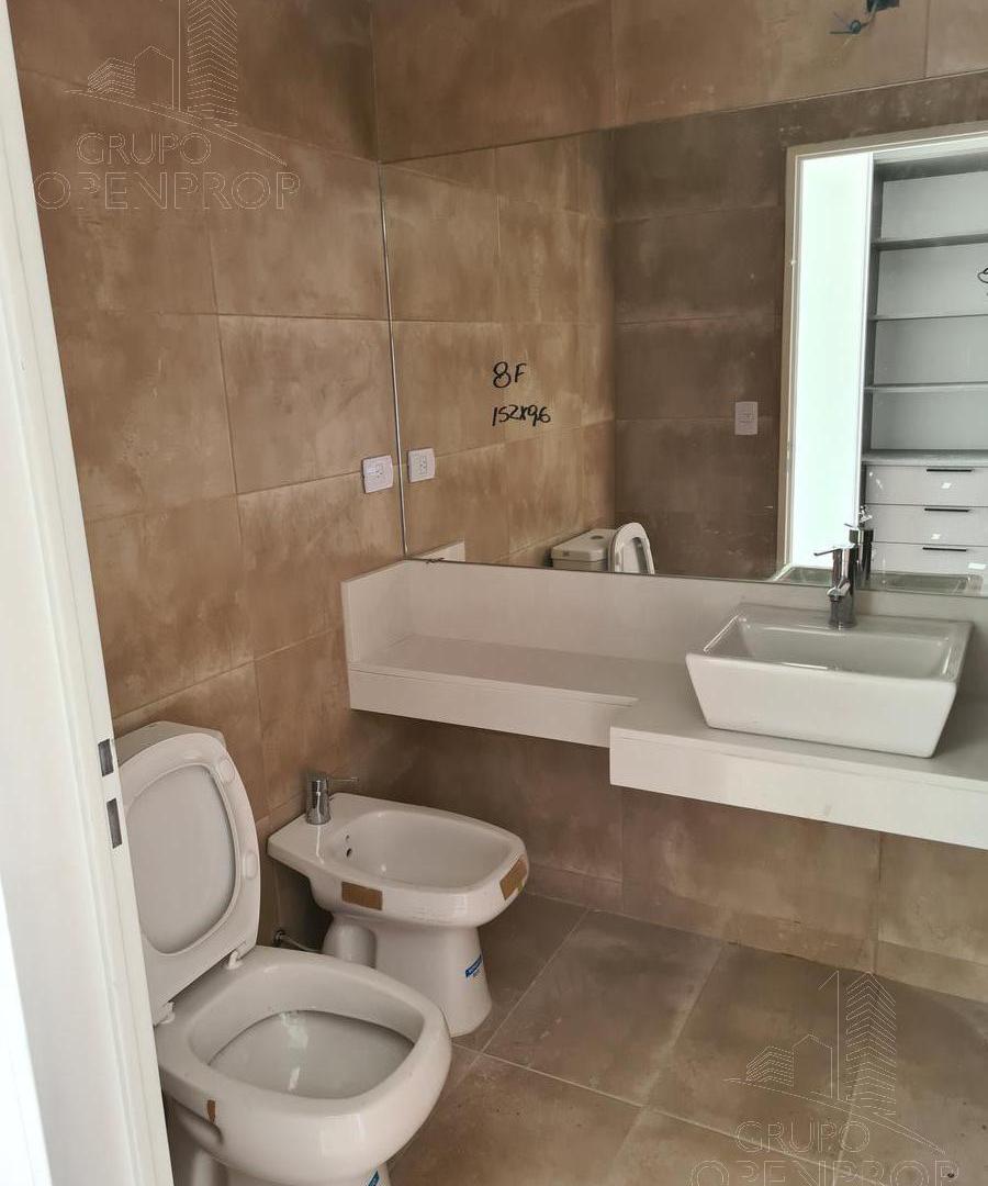 Foto de Alquiler 2 ambientes. baño y toil . balcón. vista abierta. Cochera, imagen 2