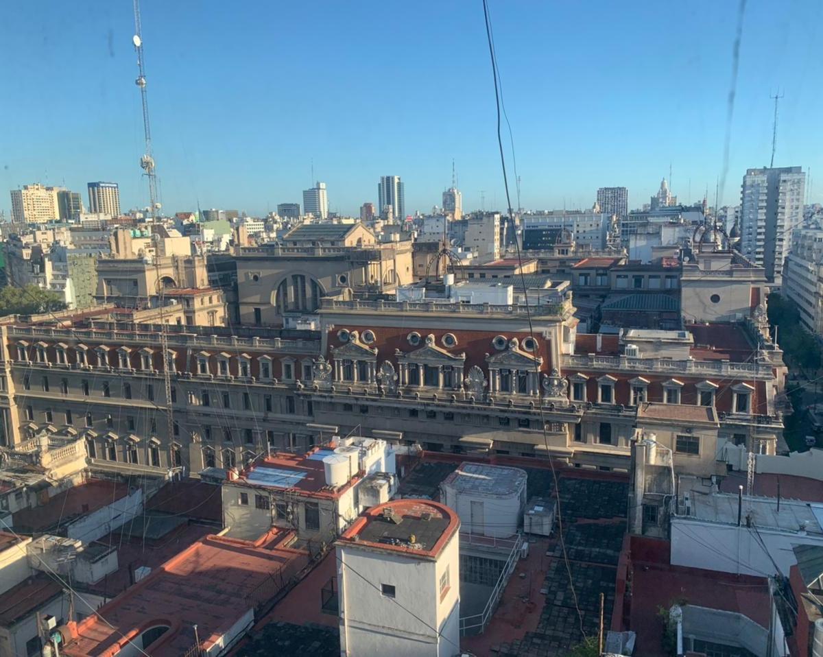 Venta 5 Departamentos + 4 Cocheras 120 m² de Oficinas Piso 16 Uruguay Al 600 5