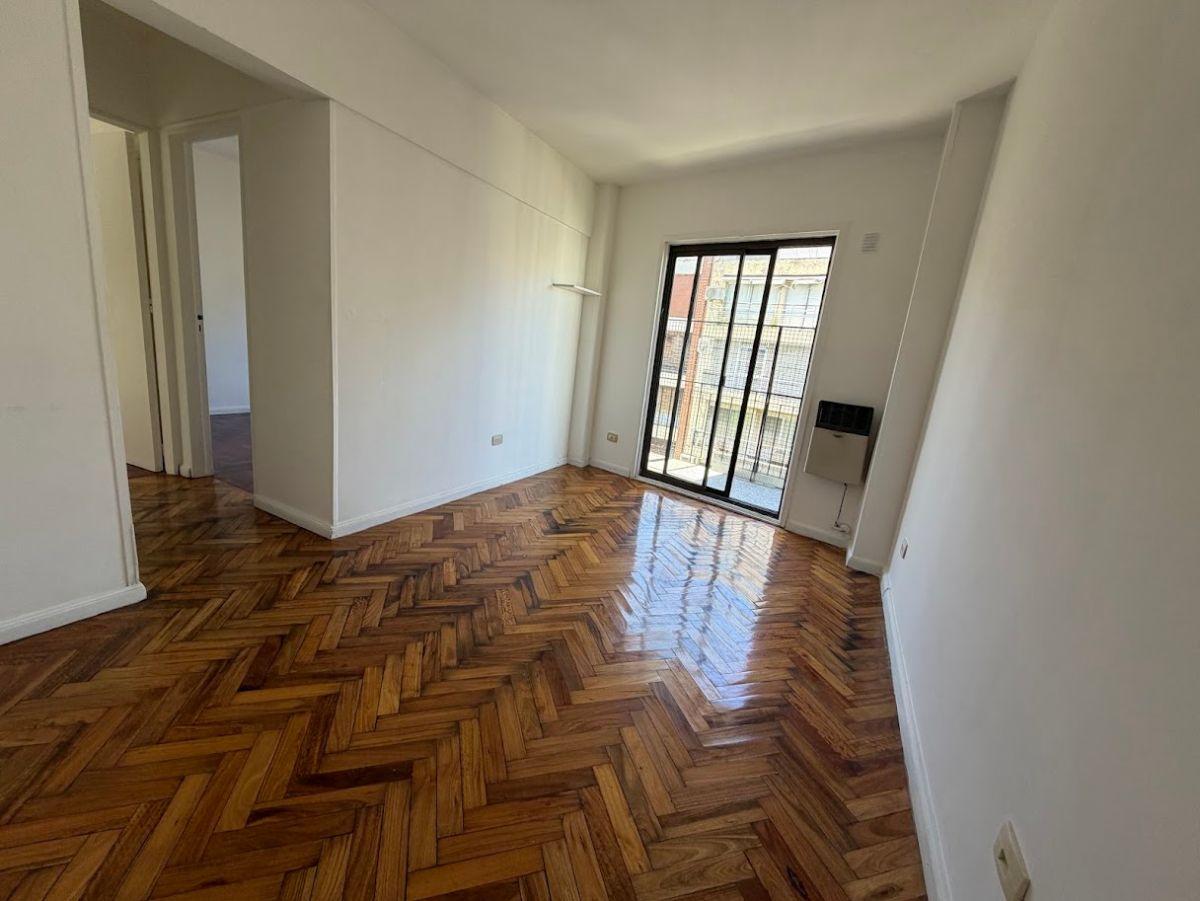 Foto de DEPARTAMENTO EN VENTA DE 3 AMBIENTES AL FRENTE C/BALCON, imagen 4