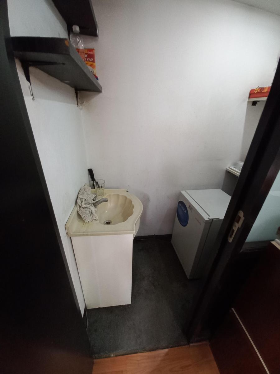 Foto de LIMA Y MORENO - OFICINA COMERCIAL DE UN AMBIENTE MUY AMPLIA Y COCHERA, imagen 5