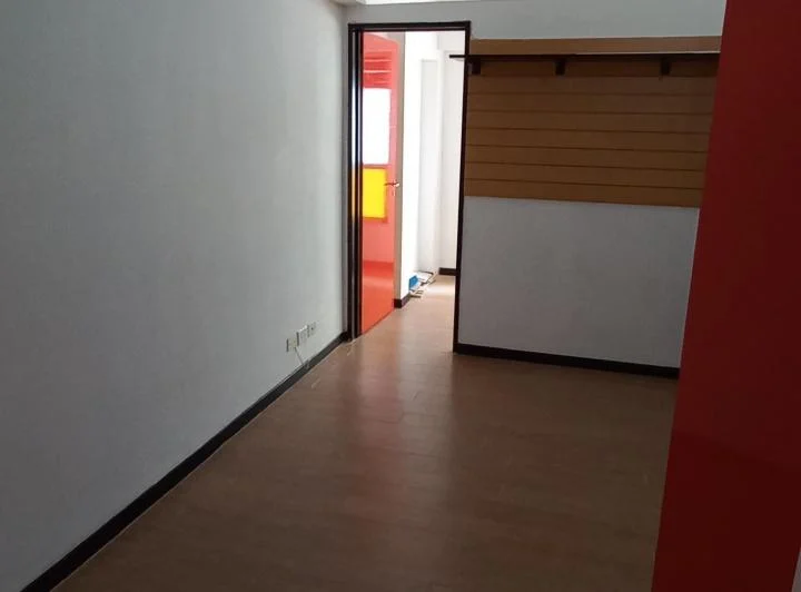 MAIPU Y LAVALLE - UN AMBIENTE DIVIDIDO - APTO PROF O VIVIENDA 4