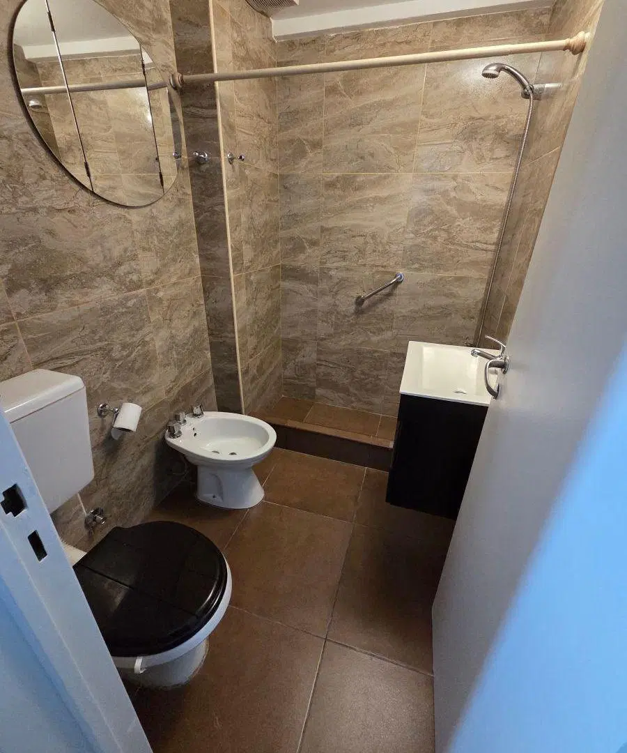 PARAGUAY Y BULNES - TRES AMBIENTES AL FRENTE CON BALCON - IMPECABLE 2