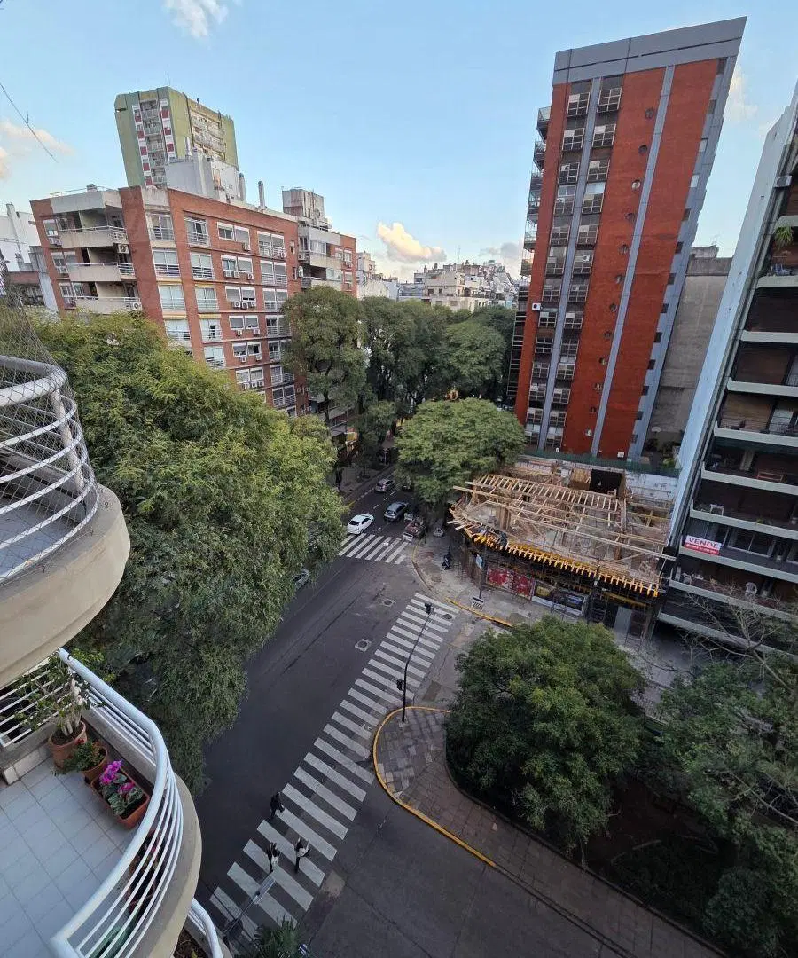 CHARCAS Y CORONEL DIAZ - DOS AMBIENTES AL FRENTE SOBRE BOULEVARD CON BALCON - IMPECABLE 5