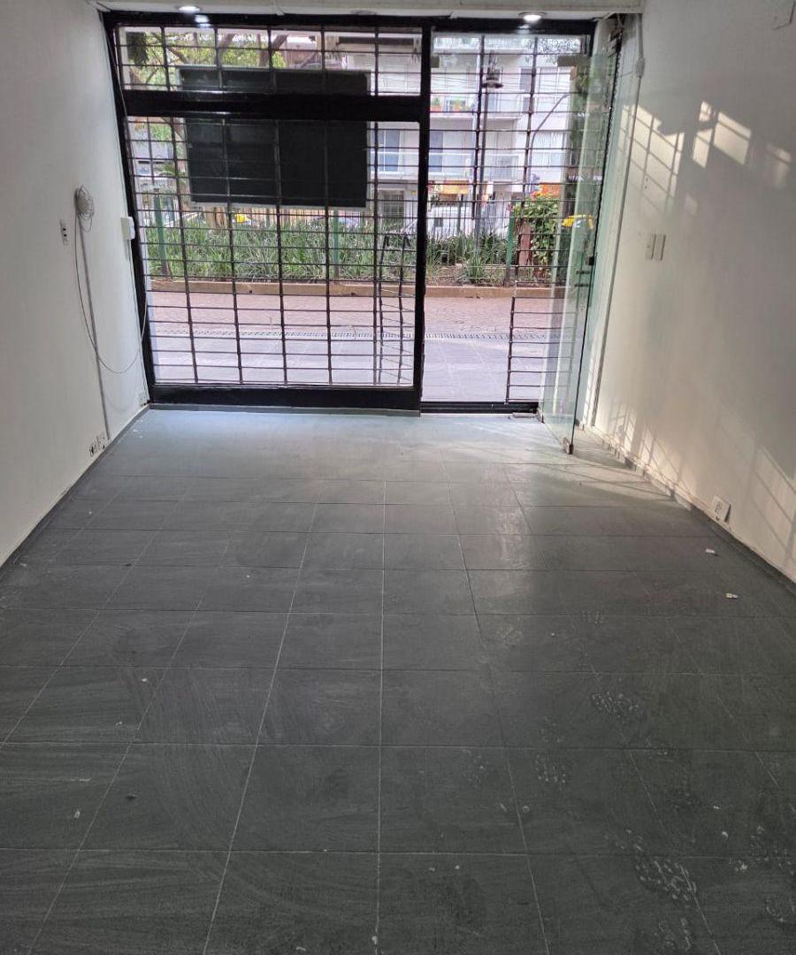 Foto de DOMINICANA Y BULNES - LOCAL COMERCIAL - NO GASTRONOMIA -, imagen 4
