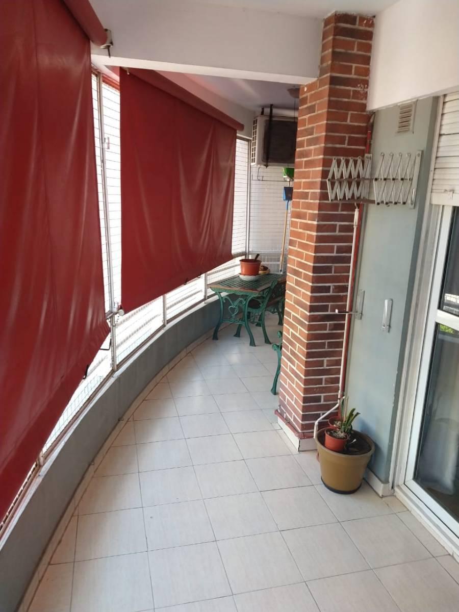Banfield Centro Belgrano 1300 SemiPiso 4 amb. Cochera +Sum