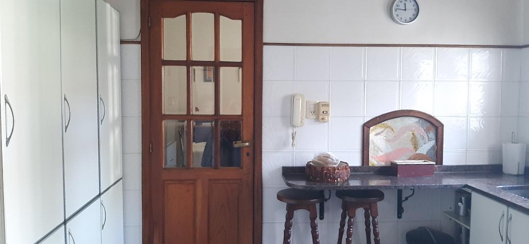 Foto de Excelente Chalet 6 amb. /3 baños parque - pileta - quincho + Fdo 54mts, imagen 3