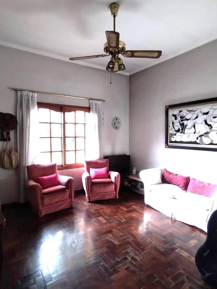 Foto de Excelente Chalet 6 amb. /3 baños parque - pileta - quincho + Fdo 54mts, imagen 2